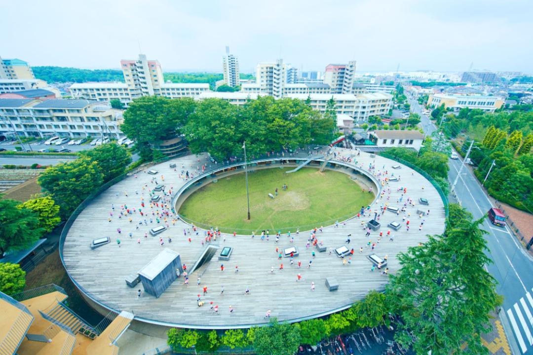 极简设计的幼儿园成为孩子释放天性的乐园